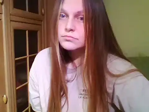 Snapshot of Evasapples chatting on January 25, 2025, 7:28 pm Evasapples online show from January 25, 2025, 7:28 pm