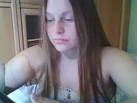 Snapshot of Evasapples chatting on February 9, 2025, 12:49 am Evasapples online show from February 9, 2025, 12:49 am