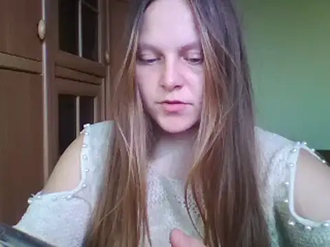 Snapshot of Evasapples chatting on February 13, 2025, 12:43 pm Evasapples online show from February 13, 2025, 12:43 pm