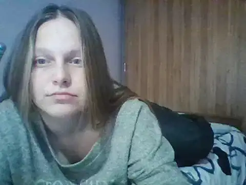 Snapshot of Evasapples chatting on February 23, 2025, 9:16 pm Evasapples online show from February 23, 2025, 9:16 pm