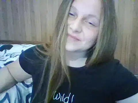 Snapshot of Evasapples chatting on February 26, 2025, 5:28 pm Evasapples online show from February 26, 2025, 5:28 pm