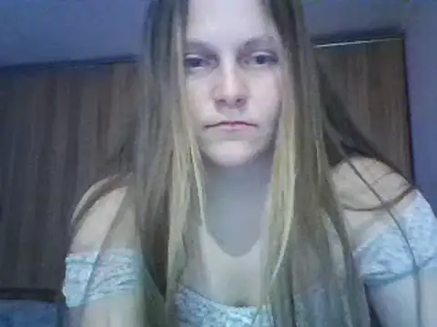 Snapshot of Evasapples chatting on March 4, 2025, 3:59 pm Evasapples online show from March 4, 2025, 3:59 pm