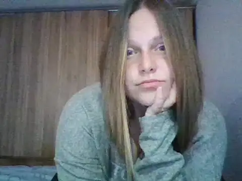 Snapshot of Evasapples chatting on March 7, 2025, 8:55 pm Evasapples online show from March 7, 2025, 8:55 pm