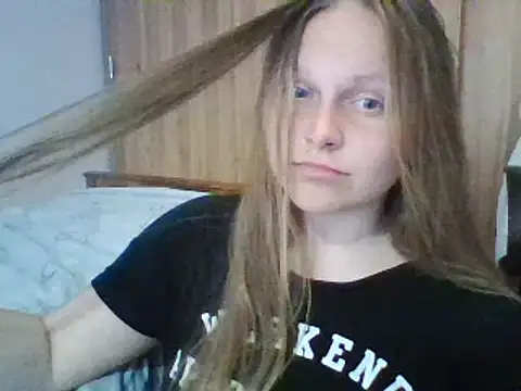 Snapshot of Evasapples chatting on March 9, 2025, 7:59 pm Evasapples online show from March 9, 2025, 7:59 pm