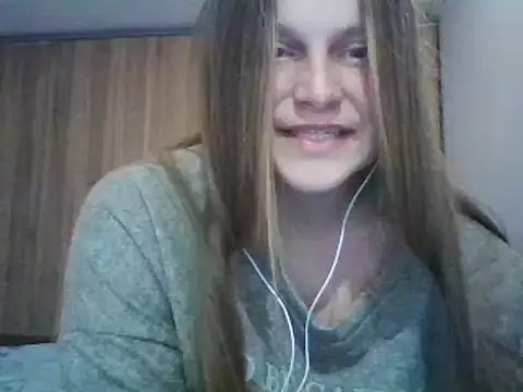 Snapshot of Evasapples chatting on March 21, 2025, 4:51 pm Evasapples online show from March 21, 2025, 4:51 pm
