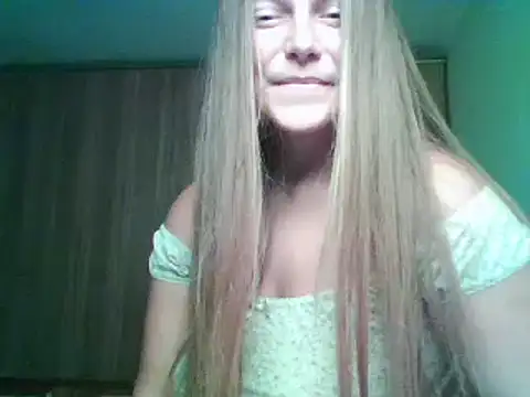 Snapshot of Evasapples chatting on September 15, 2025, 3:23 pm Evasapples online show from September 15, 2025, 3:23 pm