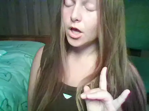 Snapshot of Evasapples chatting on September 16, 2025, 7:59 pm Evasapples online show from September 16, 2025, 7:59 pm