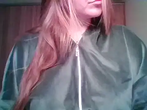 Snapshot of Evasapples chatting on October 1, 2025, 9:10 pm Evasapples online show from October 1, 2025, 9:10 pm