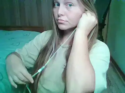 Snapshot of Evasapples chatting on October 13, 2025, 6:19 pm Evasapples online show from October 13, 2025, 6:19 pm