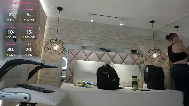 dorothy vegga online show from October 6, 2025, 3:26 am