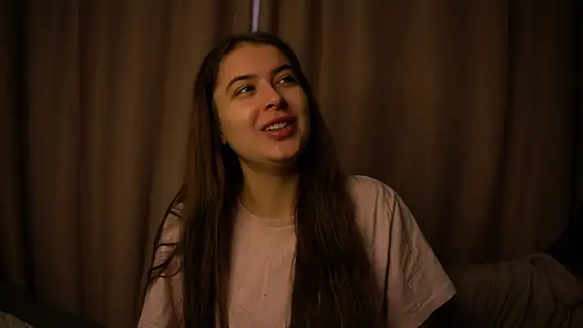 elisa moon online show from December 16, 2025, 8:52 am