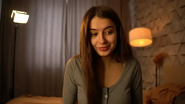 elisa moon online show from February 15, 2026, 9:19 am