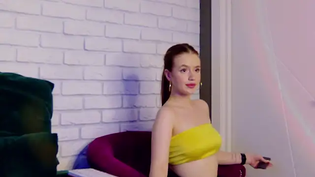 MilanaBalmain online show from February 5, 2025, 10:44 pm