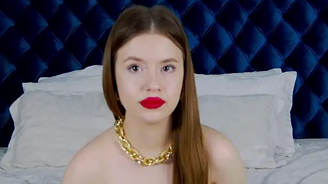 MilanaBalmain online show from February 9, 2025, 10:31 am