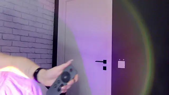 MilanaBalmain online show from February 18, 2025, 7:43 am