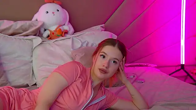 MilanaBalmain online show from March 3, 2025, 2:59 pm