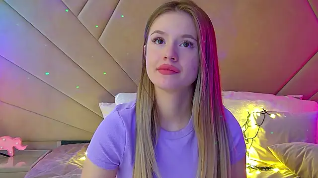 MilanaBalmain online show from March 8, 2025, 2:51 pm