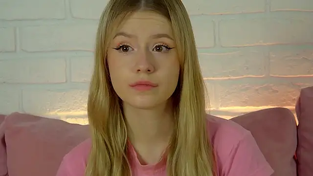 MilanaBalmain online show from September 21, 2025, 4:03 am