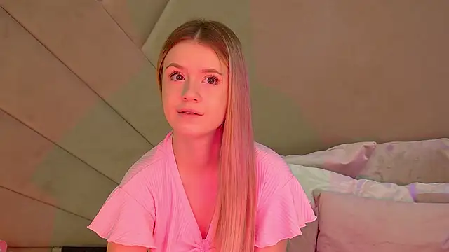 MilanaBalmain online show from September 22, 2025, 4:36 am