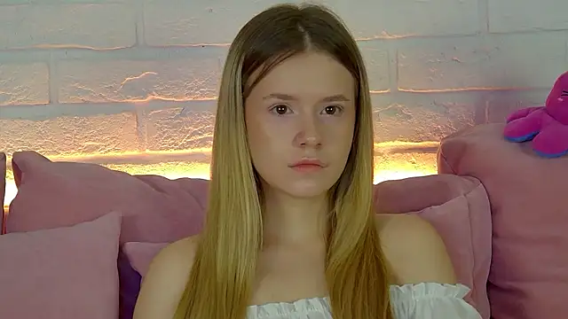 MilanaBalmain online show from December 2, 2025, 4:51 am