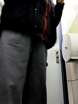 Snapshot of Lisak951 chatting on April 1, 2026, 11:22 am Lisak951 online show from April 1, 2026, 11:22 am