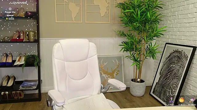 LadyLeea online show from April 18, 2026, 4:49 am