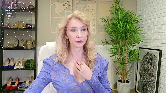 LadyLeea online show from May 25, 2026, 5:02 am