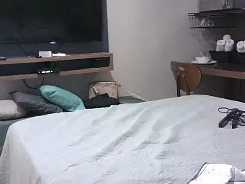 Snapshot of pornstarbrezillian chatting on February 6, 2025, 10:43 pm pornstarbrezillian online show from February 6, 2025, 10:43 pm