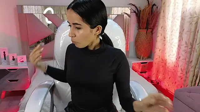 Mia Fischer online show from March 13, 2026, 11:39 am