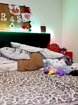 kittymorenita26 online show from December 11, 2024, 11:00 pm