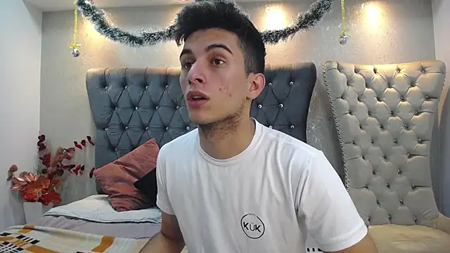 Snapshot of MrWilliseo chatting on December 20, 2024, 7:50 pm MrWilliseo online show from December 20, 2024, 7:50 pm