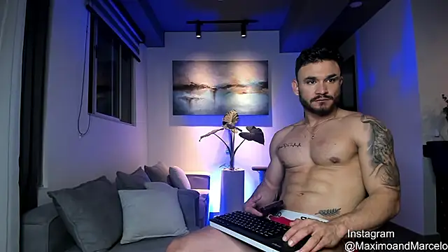 Snapshot of Maximo_Marcelo chatting on March 5, 2025, 2:03 am Maximo Marcelo online show from March 5, 2025, 2:03 am