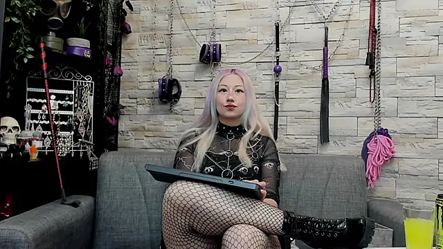 Snapshot of CruelMistress chatting on April 29, 2026, 12:05 am CruelMistress online show from April 29, 2026, 12:05 am