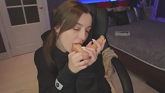 DinaCandy online show from January 29, 2025, 11:30 am