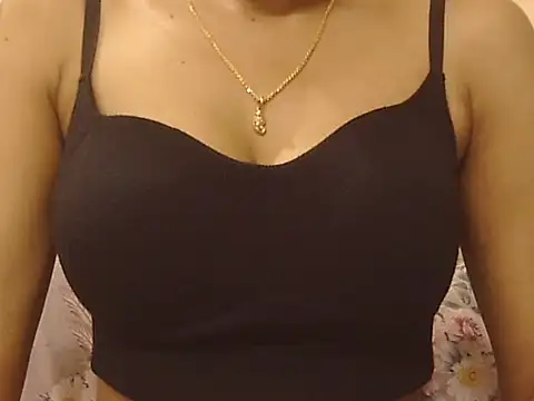 Snapshot of _FluffyHxney_ chatting on October 18, 2025, 6:30 pm  FluffyHxney  online show from October 18, 2025, 6:30 pm