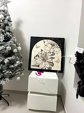 xyebobs online show from December 6, 2024, 2:28 pm