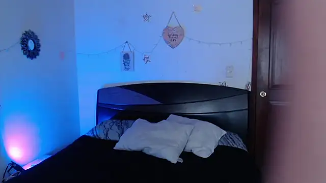 anhiahoney02 online show from February 3, 2025, 7:00 pm