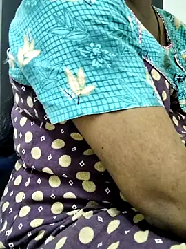 Snapshot of Tamilrojanew chatting on October 6, 2025, 5:43 pm Tamilrojanew online show from October 6, 2025, 5:43 pm