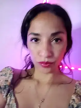 chloewildd  online show from April 8, 2026, 10:32 pm