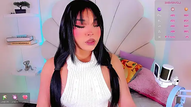 ValentinaMarinn online show from April 3, 2026, 9:13 pm