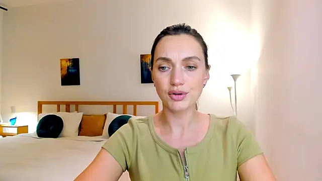 Snapshot of LovelyeeMia chatting on December 4, 2024, 5:00 pm LovelyeeMia online show from December 4, 2024, 5:00 pm