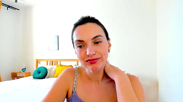 Snapshot of LovelyeeMia chatting on December 17, 2024, 11:17 am LovelyeeMia online show from December 17, 2024, 11:17 am