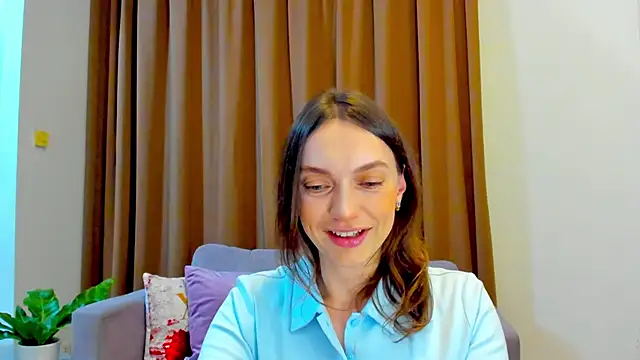 Snapshot of LovelyeeMia chatting on October 5, 2025, 12:03 pm LovelyeeMia online show from October 5, 2025, 12:03 pm