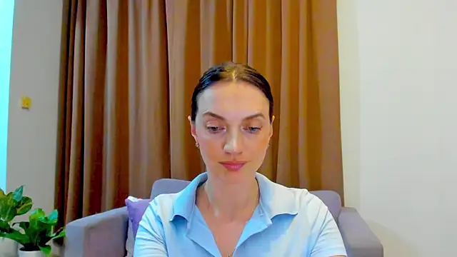 Snapshot of LovelyeeMia chatting on October 17, 2025, 12:08 pm LovelyeeMia online show from October 17, 2025, 12:08 pm