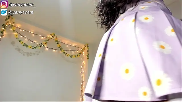 vanyacam  online show from April 12, 2026, 3:44 am