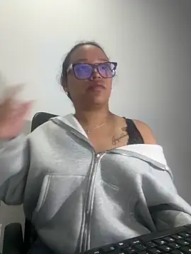 Snapshot of angela_angels_ chatting on December 30, 2024, 11:17 pm angela angels online show from December 30, 2024, 11:17 pm