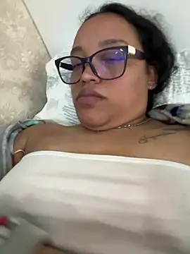 Snapshot of angela_angels_ chatting on December 31, 2024, 9:28 pm angela angels online show from December 31, 2024, 9:28 pm