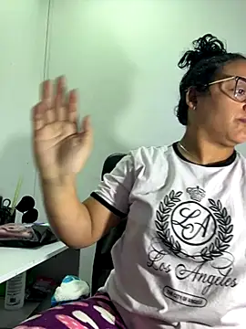 Snapshot of angela_angels_ chatting on October 1, 2025, 12:05 am angela angels online show from October 1, 2025, 12:05 am