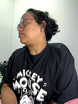 Snapshot of angela_angels_ chatting on October 19, 2025, 12:33 am angela angels online show from October 19, 2025, 12:33 am