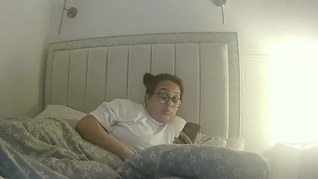 vanilla chocolate23 online show from April 8, 2026, 8:20 pm